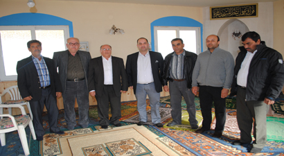 DEB başkanı domuz başı bırakılan mescidi ziyaret etti